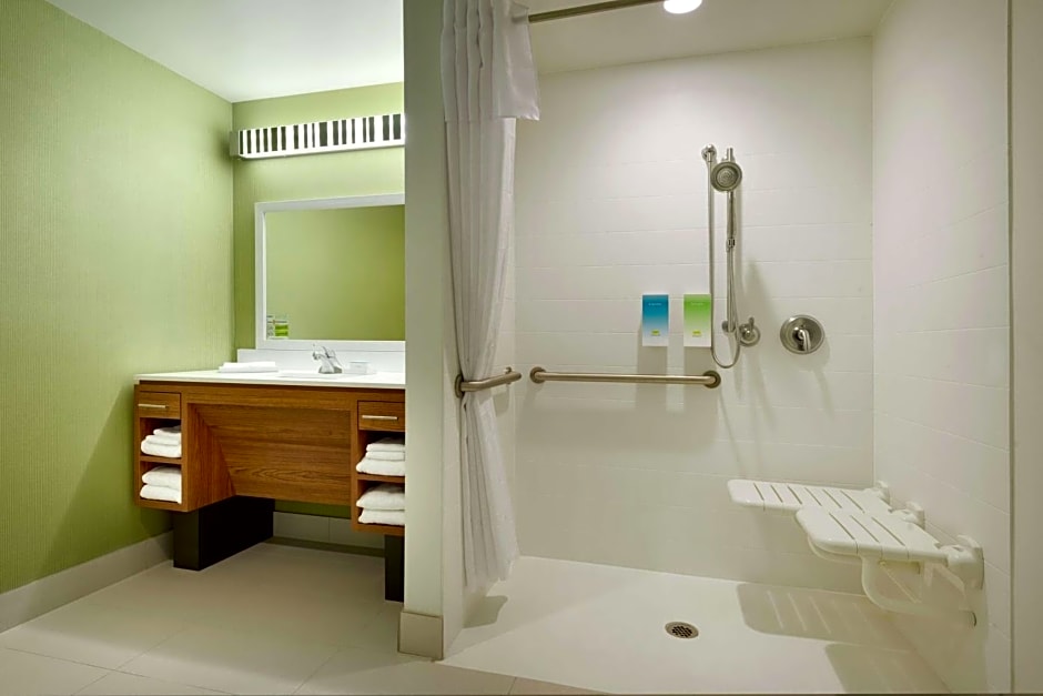 Home2 Suites by Hilton Minneapolis / Roseville, MN