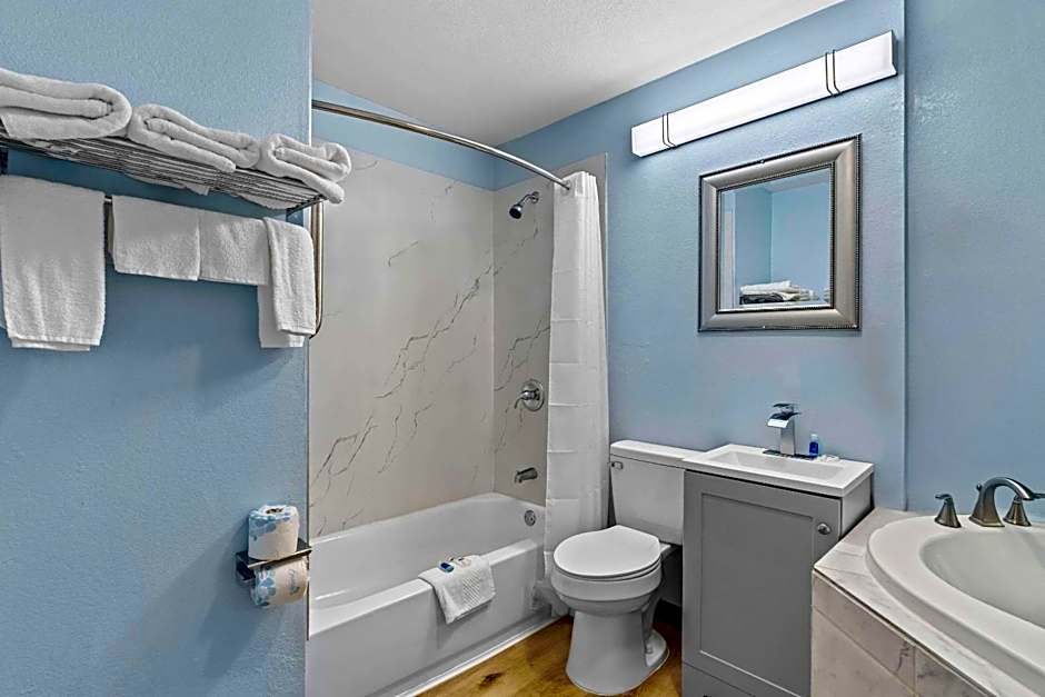 Rodeway Inn & Suites