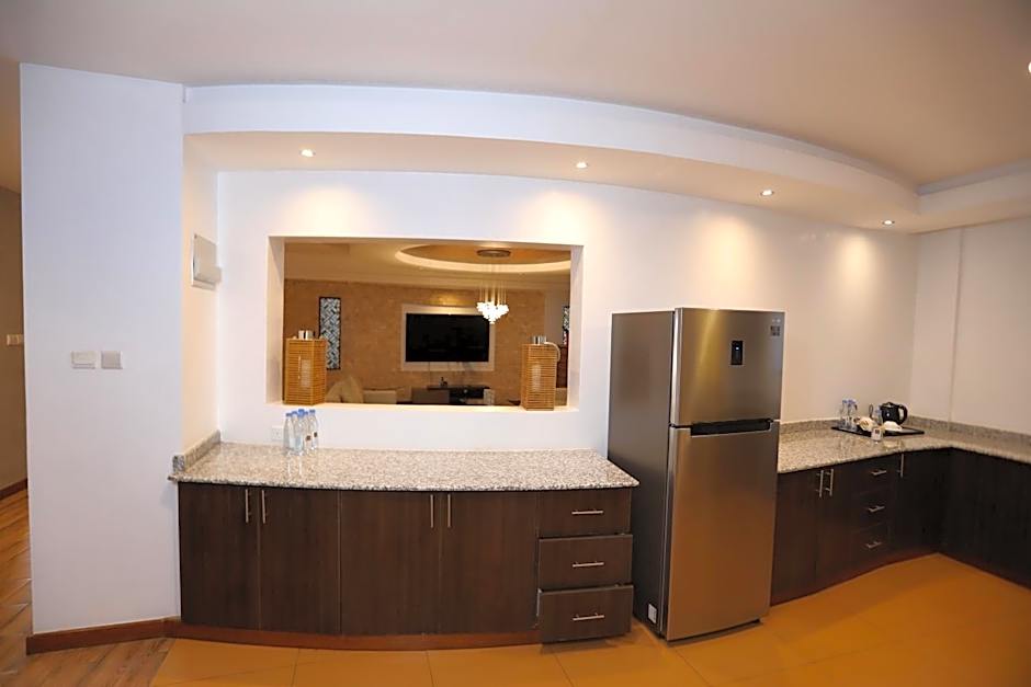 Bidwood Suite Hotel, Opposite Sarit Centre