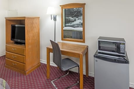 1 King Bed Mobility Accessible Room Non-Smoking