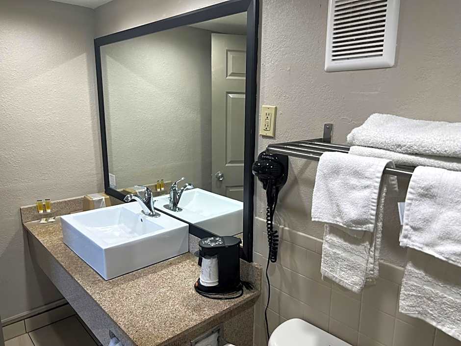 Days Inn by Wyndham St. Petersburg Central