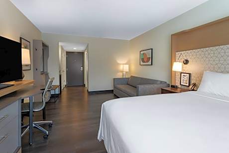 Standard King Room with Roll-In Shower - Communications Access