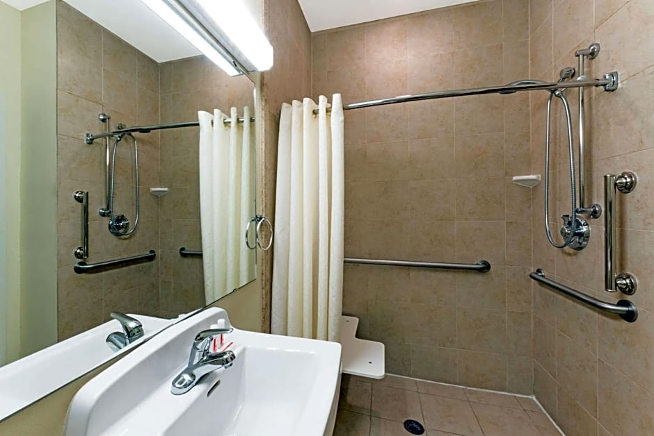 Microtel Inn & Suites by Wyndham Eagle Pass