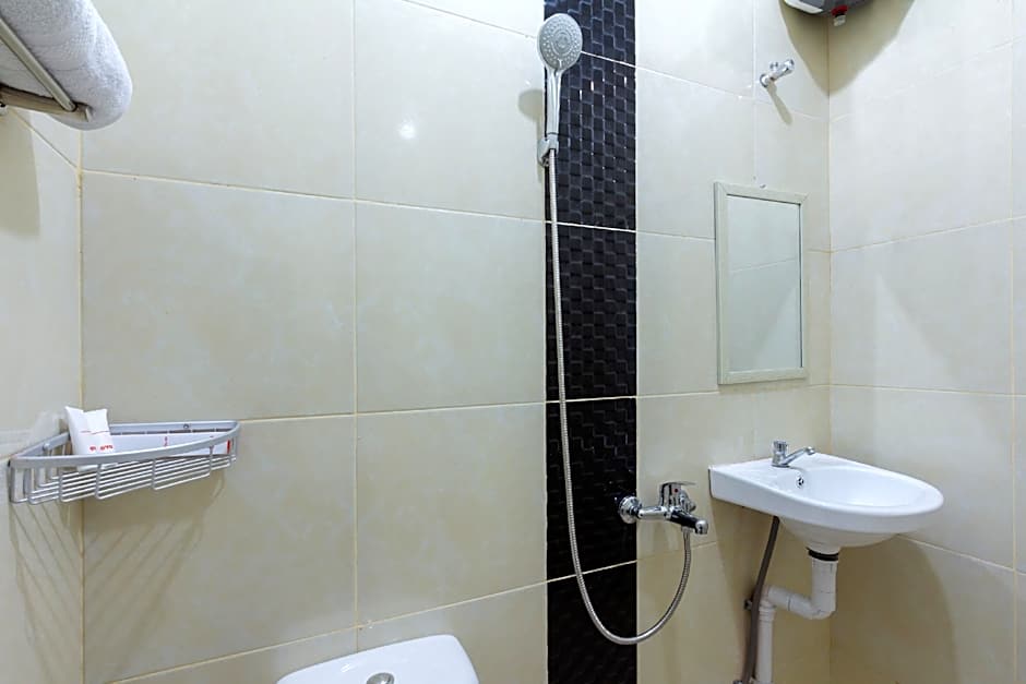 Hotel O Yogyakarta near Universitas Gadjah Mada formerly Sellinas Guesthouse