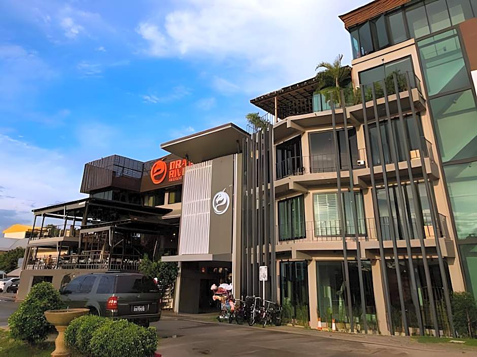 Dragon River Avenue Hotel