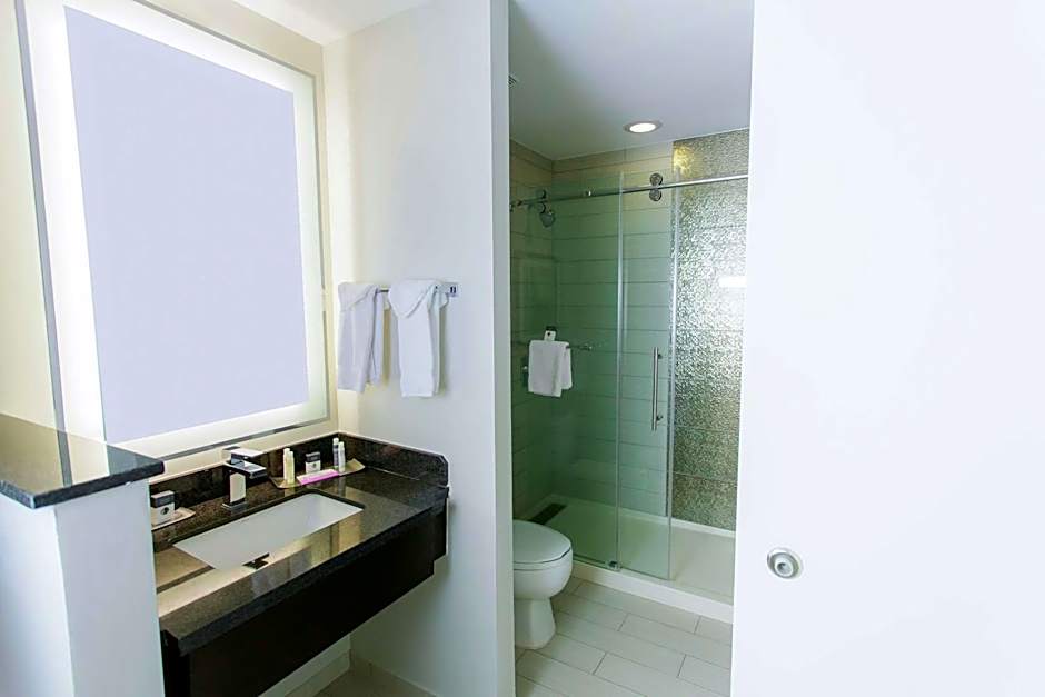 DoubleTree by Hilton Hotel Savannah Historic District