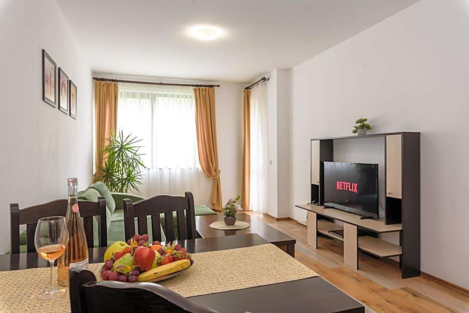 Grand Royale Apartment Complex & Spa