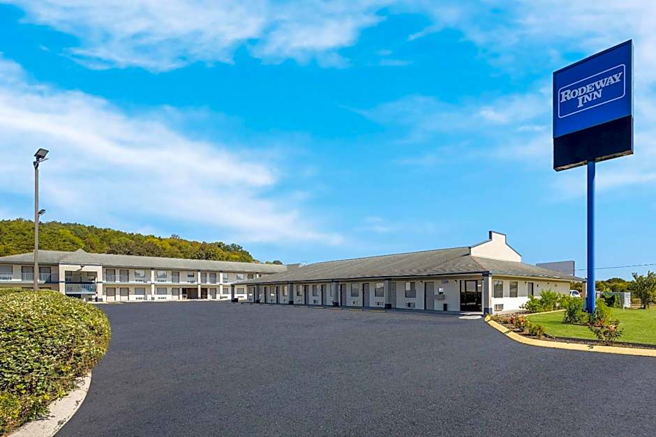 Photo 1 of 29 of Rodeway Inn Ardmore I-65