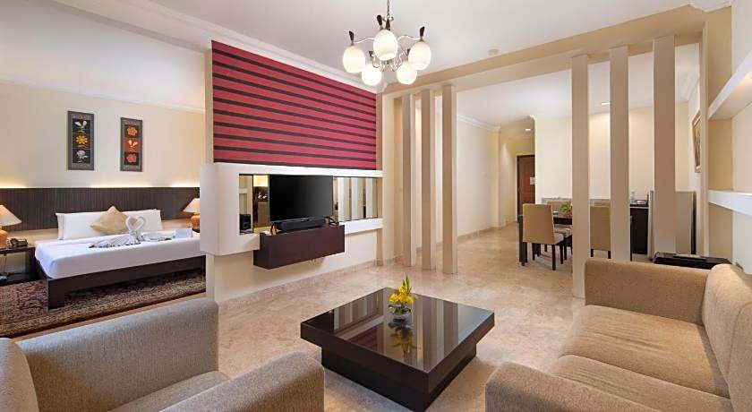 Royal Hotel and Convention Tretes