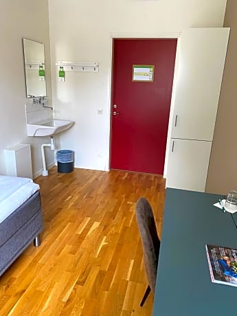 Economy Single Room with Shared Bathroom