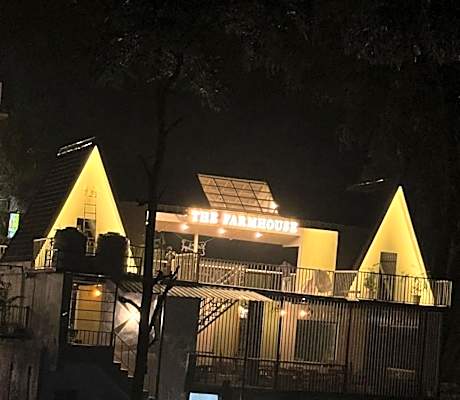 The FarmHouse Cafe & Lounge