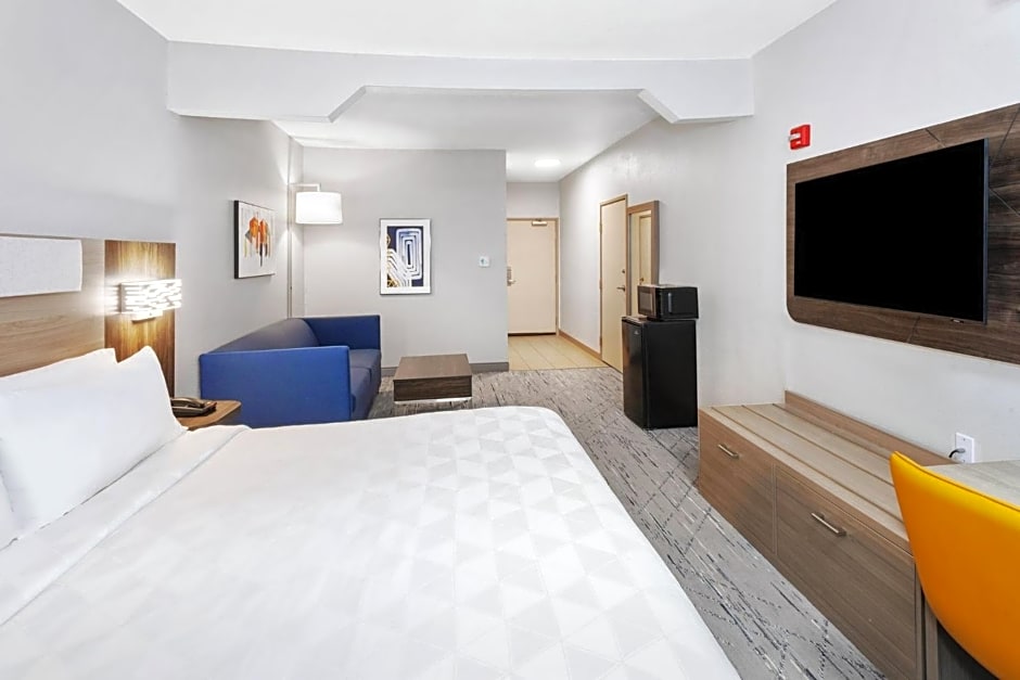 Holiday Inn Express & Suites Carmel North  Westfield By IHG