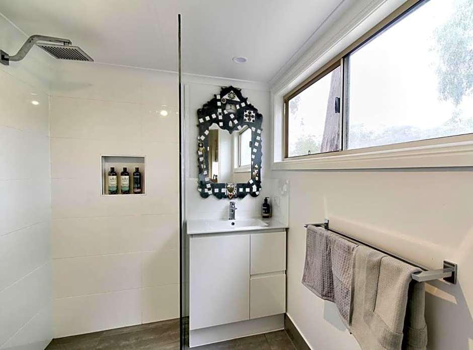 Nicholson BnB and Arts Centre