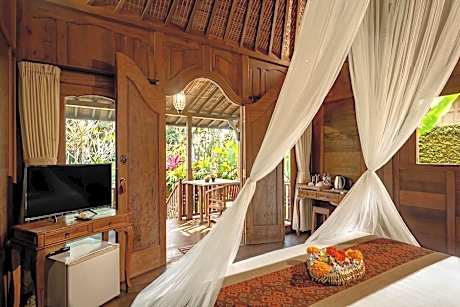 One Bedroom Wooden Sharing Pool Villa