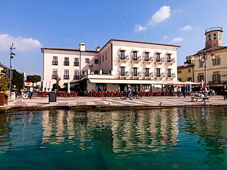 La Vista Postcard Hotel