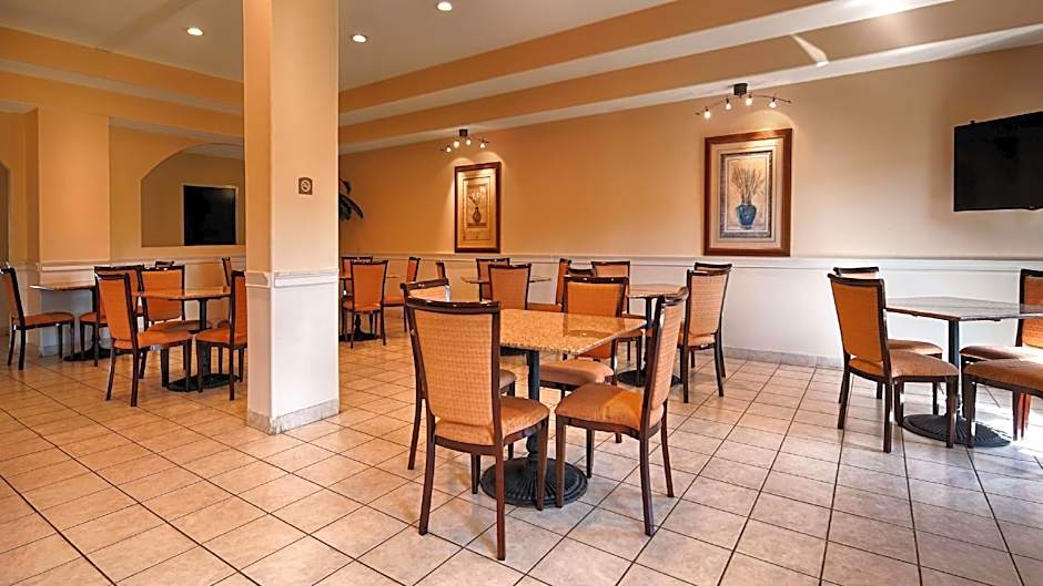 Best Western Plus Bass Hotel & Suites