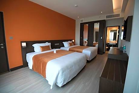 Executive Deluxe - Twin Bed (City View)