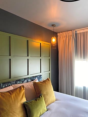 Deluxe Double Room with Shower