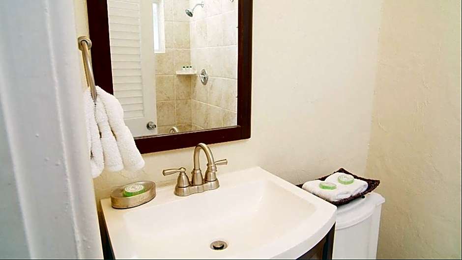 Coconut Palm Inn
