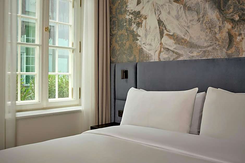 Hotel Verte, Warsaw, Autograph Collection