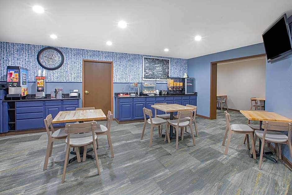 AmericInn by Wyndham Pella