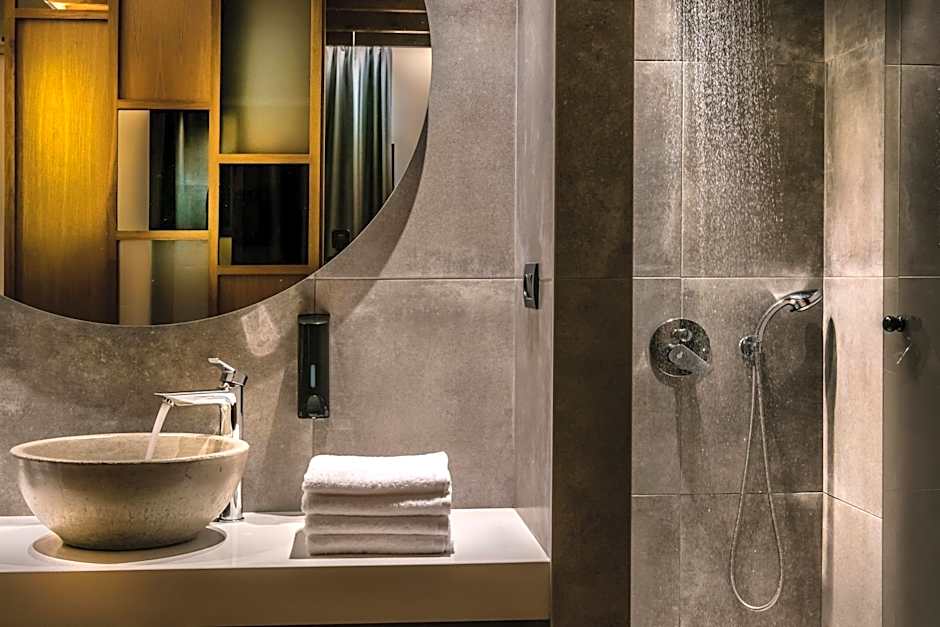 Petousis Hotel & Suites