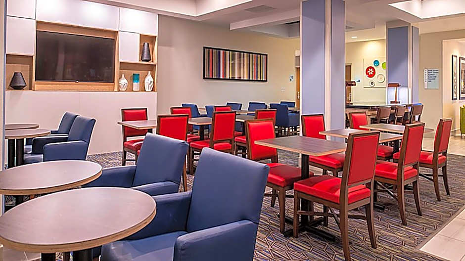 Holiday Inn Express Hotel & Suites Mount Pleasant By IHG
