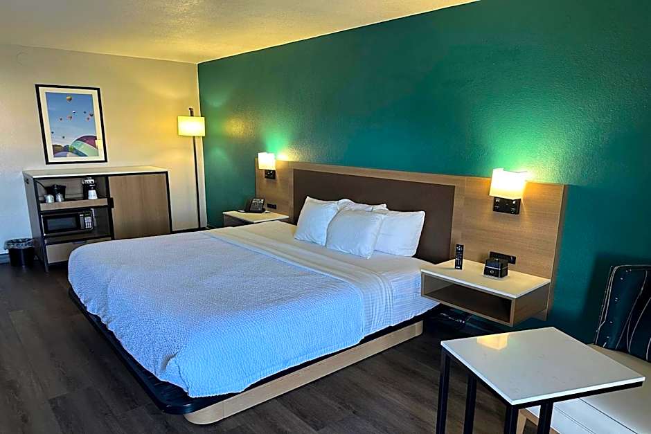 La Quinta Inn & Suites by Wyndham Albuquerque Airport