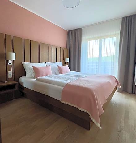 Apartment with Lake View and Terrace (5 Adults)