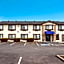 Econo Lodge Inn & Suites