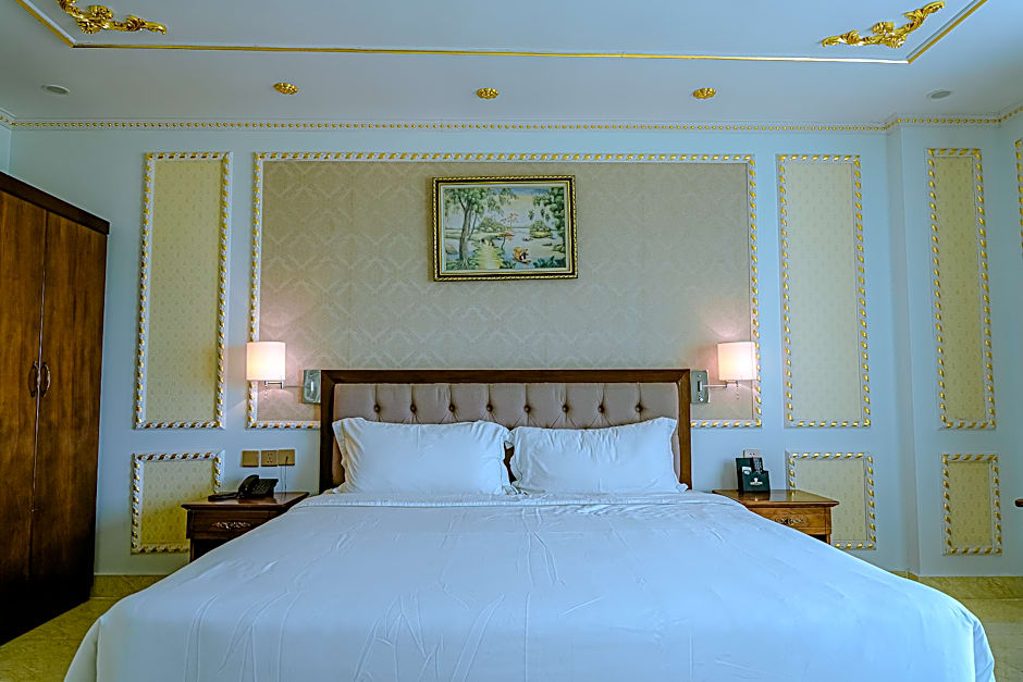 Photo 1 of 11 of Premier 1 King Bed