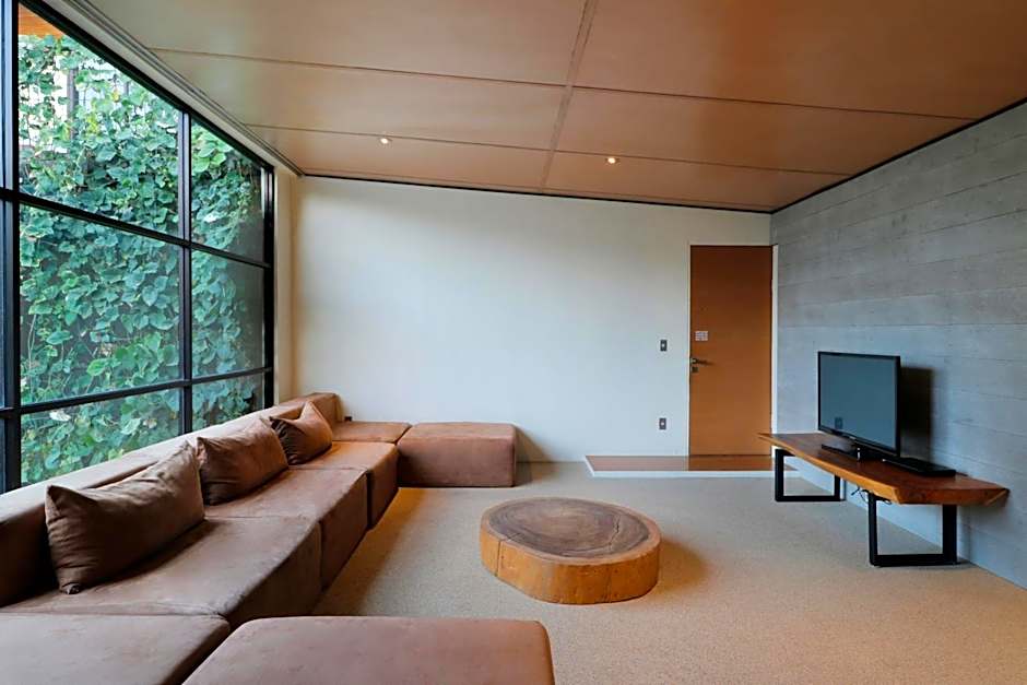 Clio Apartment