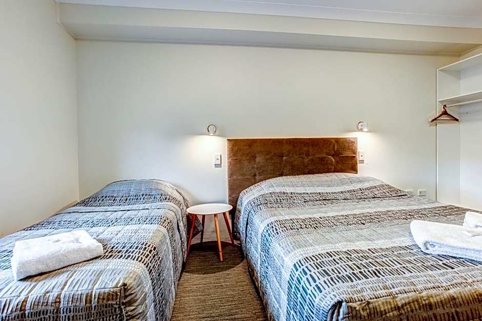 Arena Hotel (formerly Sleep Express Motel)