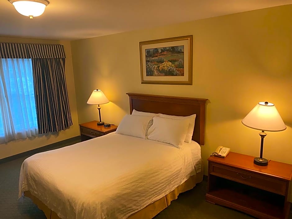 White River Inn & Suites