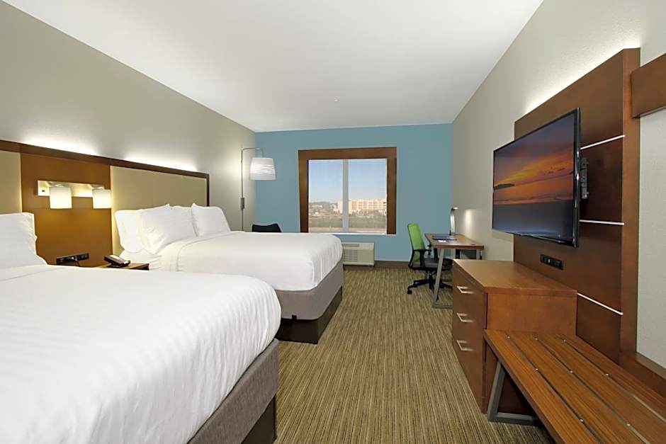 Photo 1 of 4 of 2 Queen Beds, Mobility Accessible, Bathtub