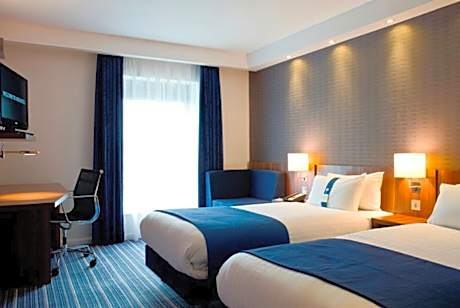 2 Single Standard with Free Hot Breakfast