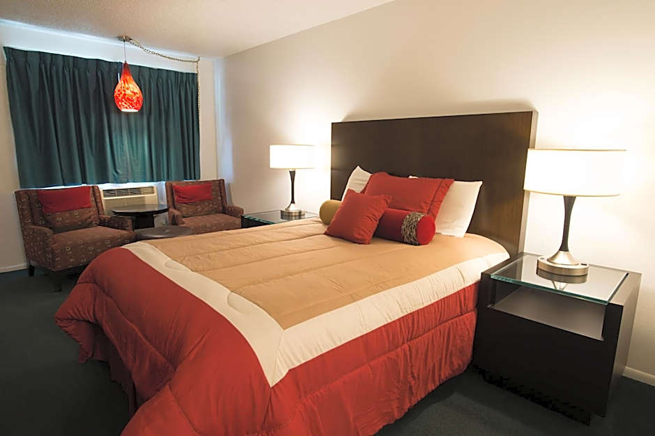 Photo 1 of 11 of Cougar Land Motel