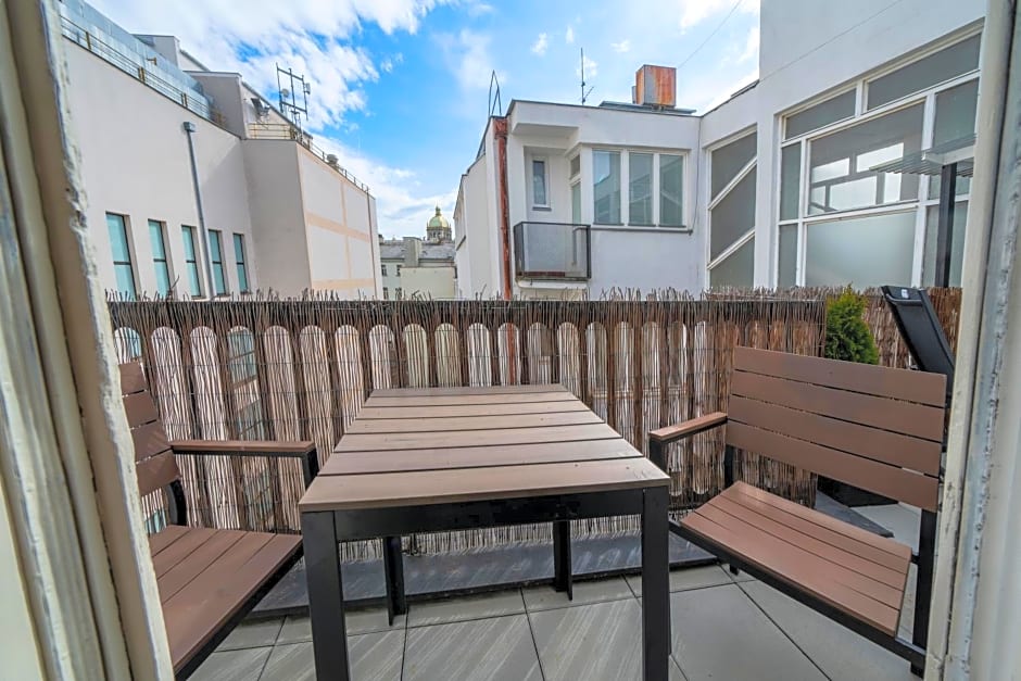 New Town - Apple Apartments