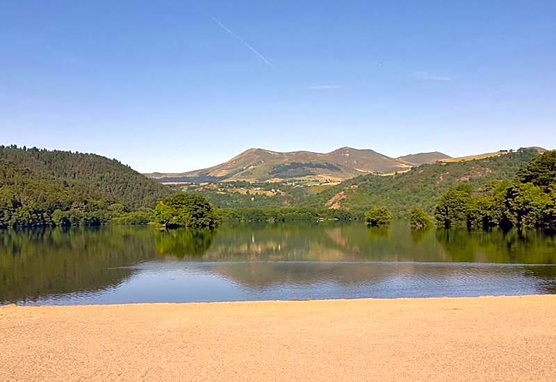 Hôtel Domaine du Lac Chambon