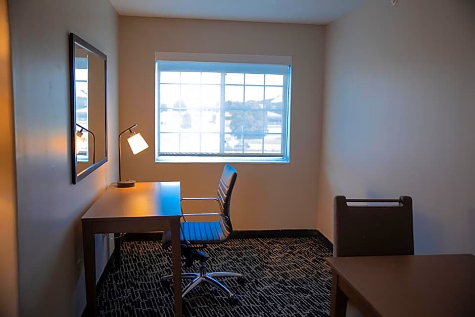 Clarion Pointe Indianapolis Airport