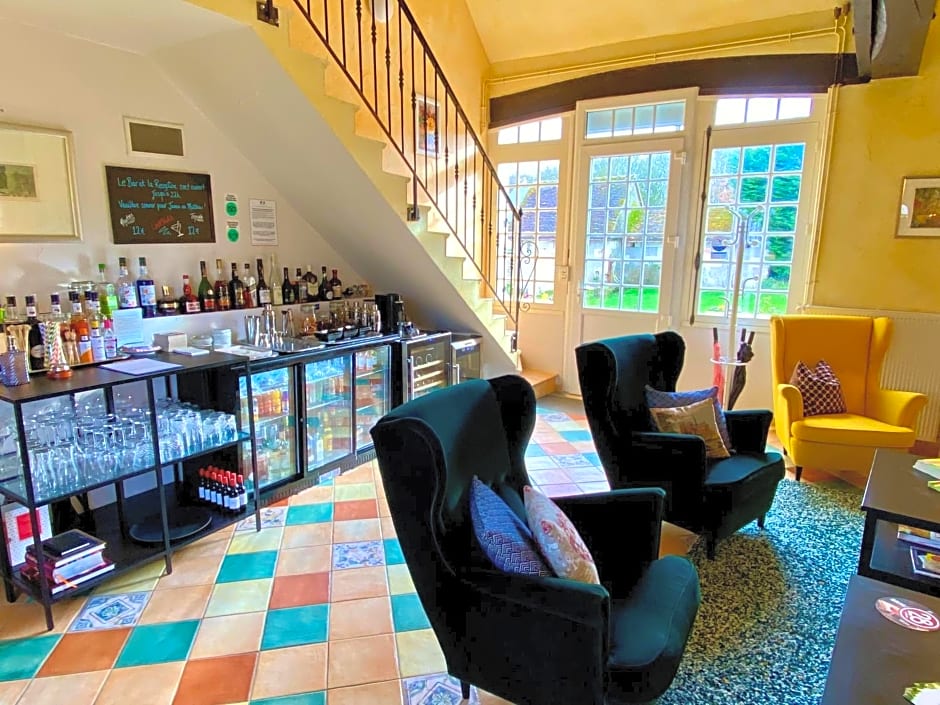 Sans Souci Bed and Breakfast Luxe Heated Pool and Restaurant