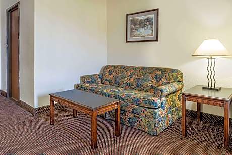 King Suite - Non-Smoking