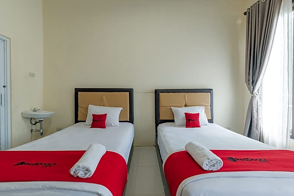 RedDoorz near Mall Boemi Kedaton 2 Lampung