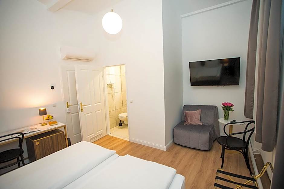 Pension Central I Self Check In I AC in all rooms
