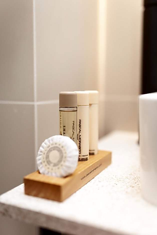 Tinah Paris, Champs Elysées