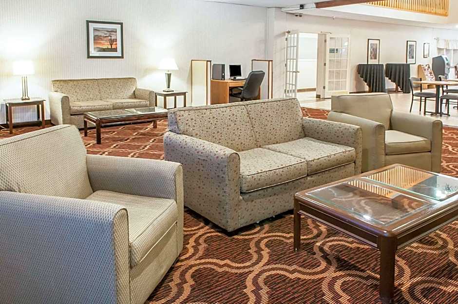 Quality Inn & Suites Grants - I-40