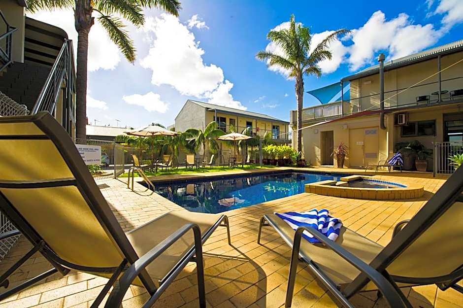 Moonlight Bay Apartments