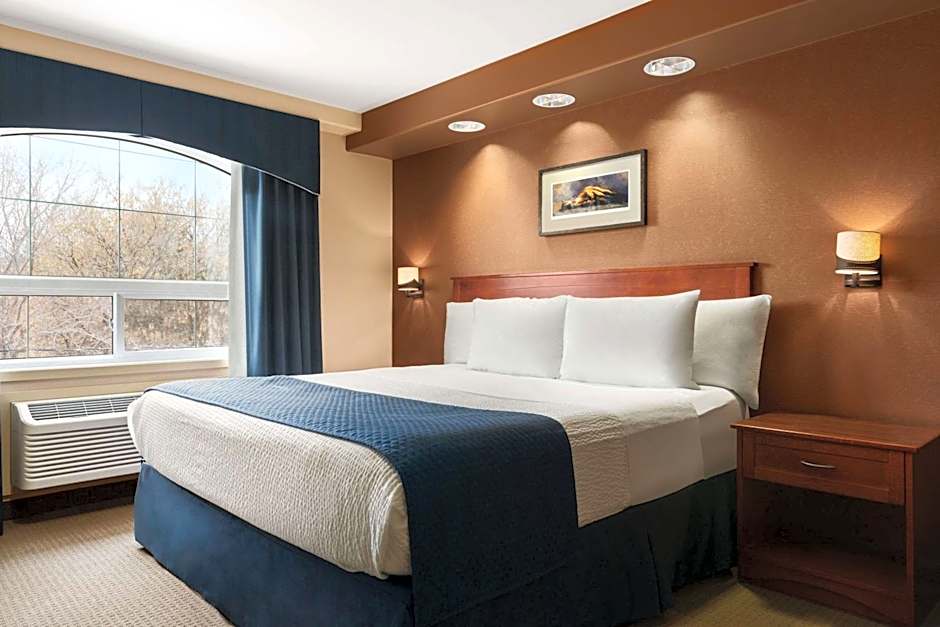 Days Inn & Suites by Wyndham Brandon
