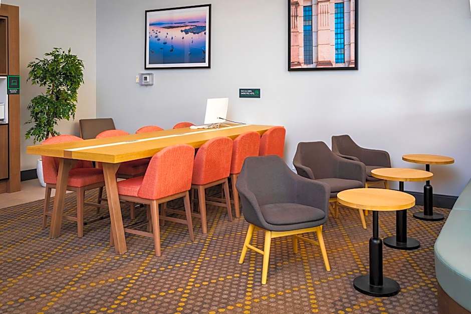 Holiday Inn Victoria - Elk Lake by IHG