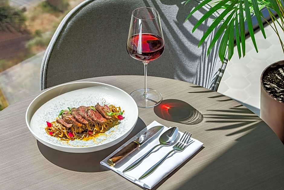 Golden Tulip Design Tbilisi